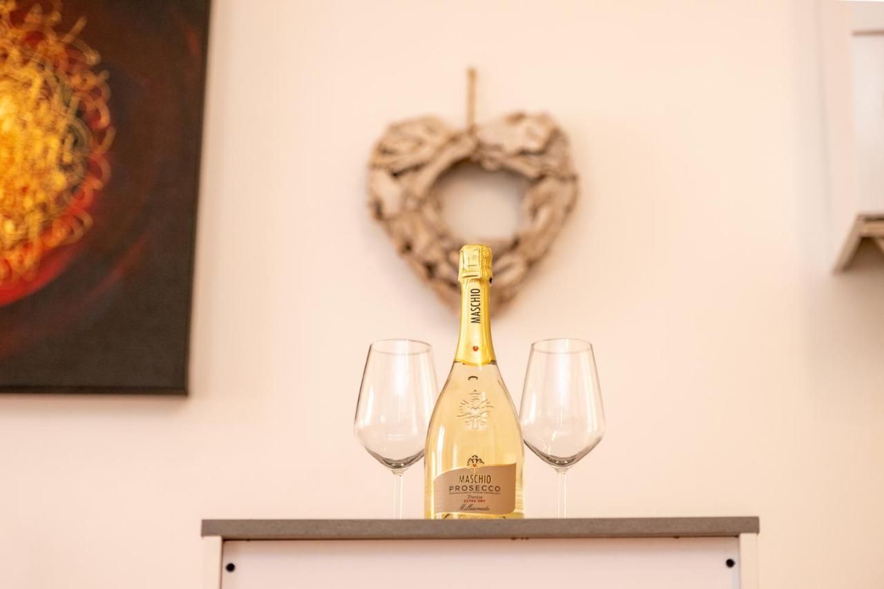 Portatorre Suite, A Charming Apartment In The Heart Of Como, Free Private Parking, Air Conditioning & More! المظهر الخارجي الصورة