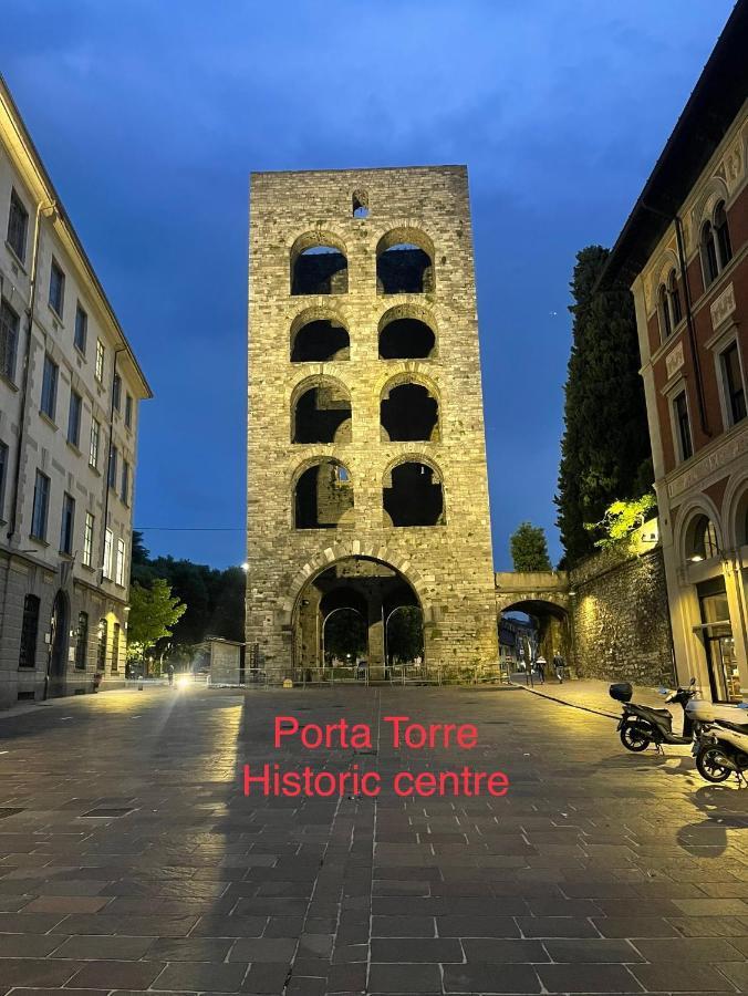 Portatorre Suite, A Charming Apartment In The Heart Of Como, Free Private Parking, Air Conditioning & More! المظهر الخارجي الصورة