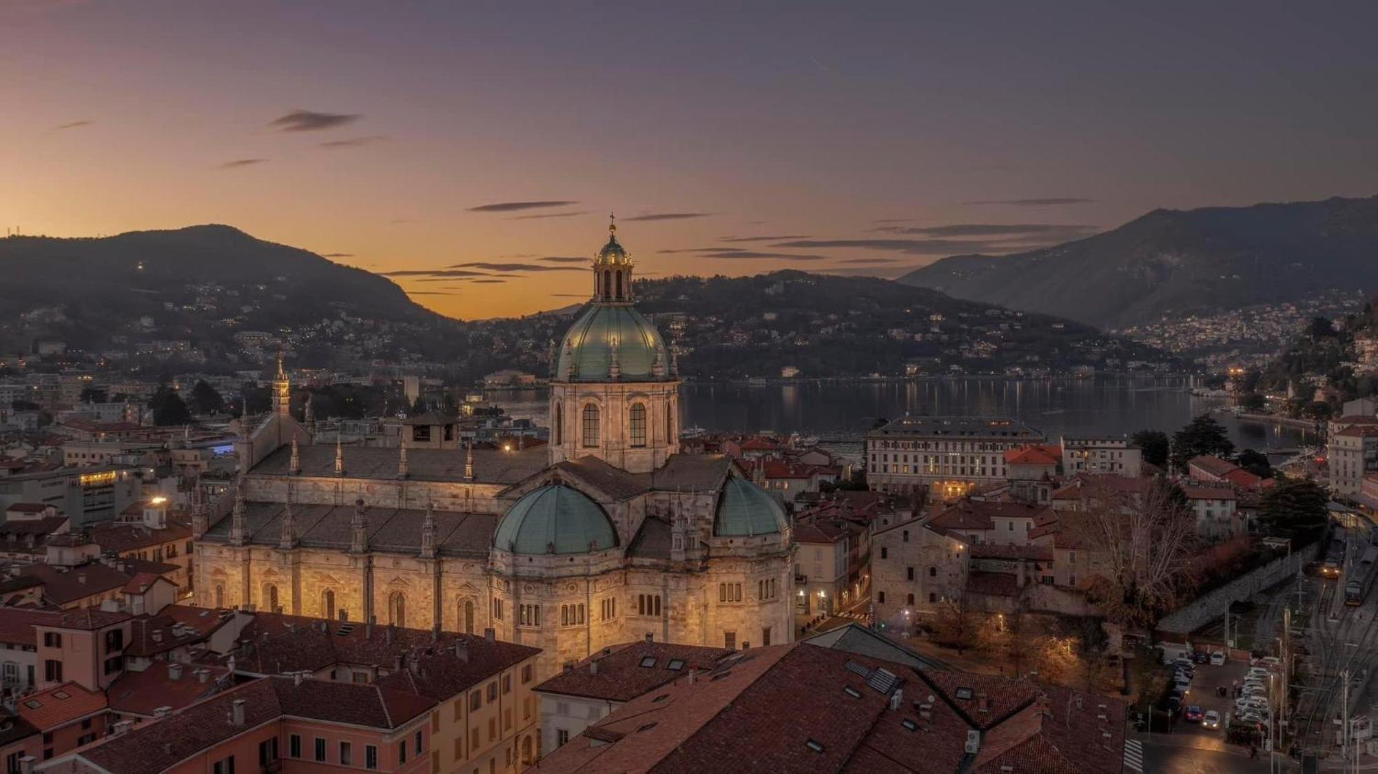Portatorre Suite, A Charming Apartment In The Heart Of Como, Free Private Parking, Air Conditioning & More! المظهر الخارجي الصورة